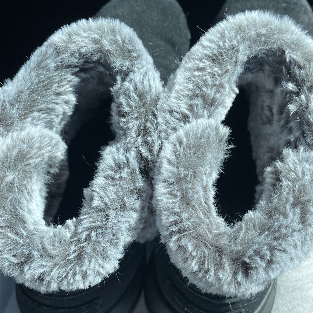 Skechers Black Ankle Boots with Gray Fur Air cooled Goga mat - Picture 7 of 11